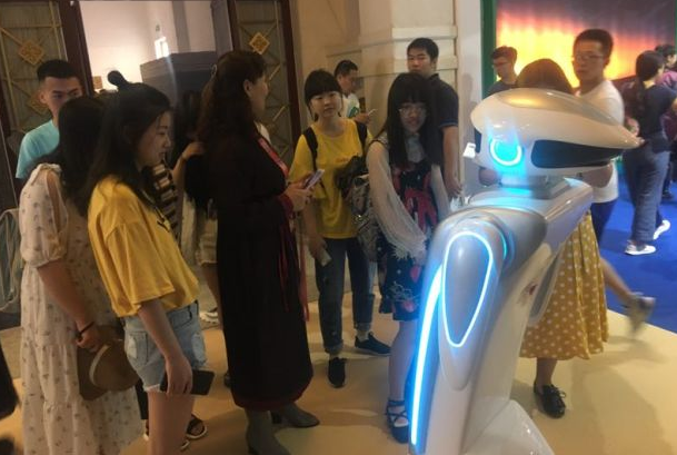 展厅服务机器人的优势在哪里?展厅服务机器人案例